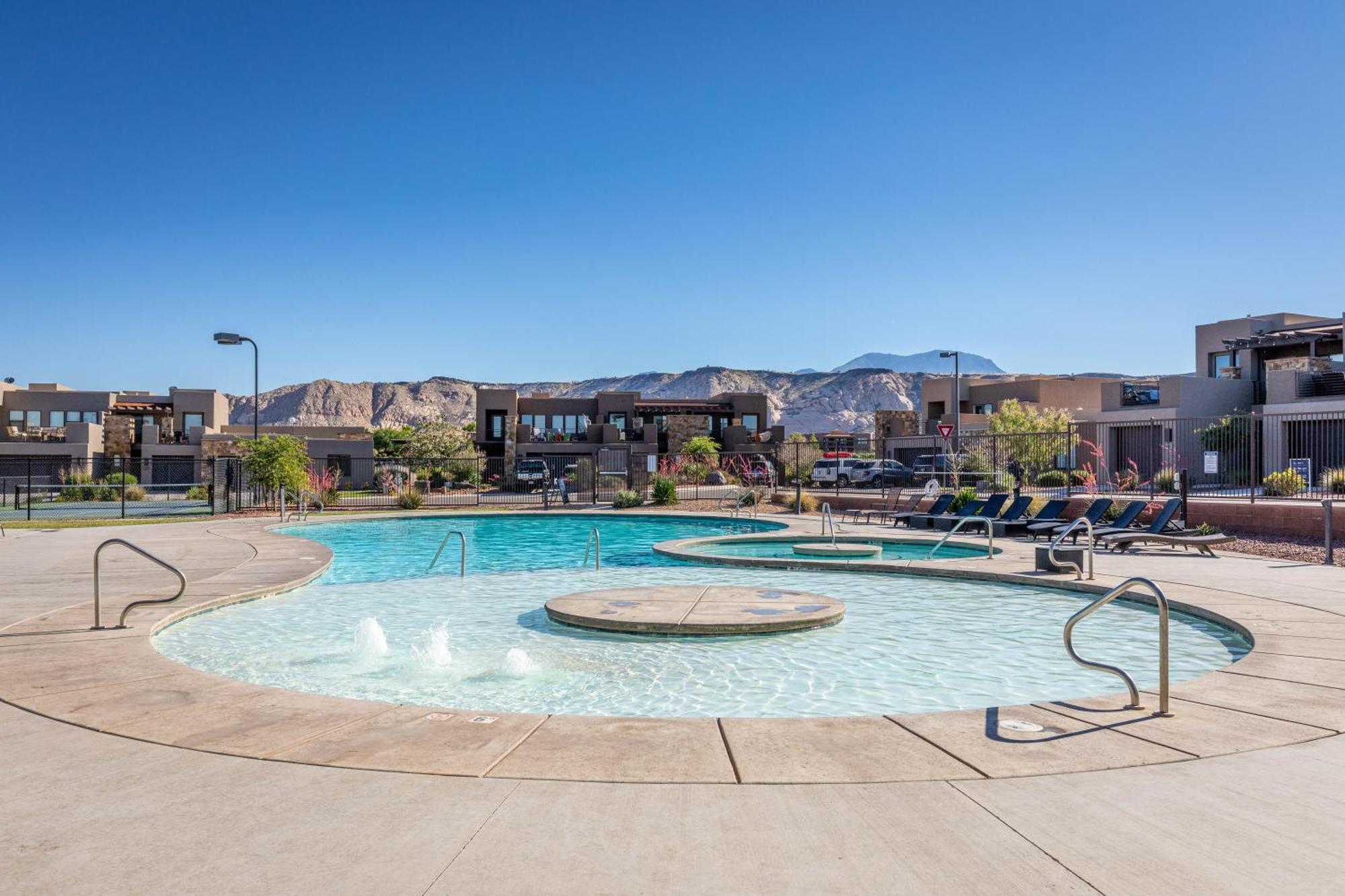 The View At The Escapes Villa St. George Bagian luar foto